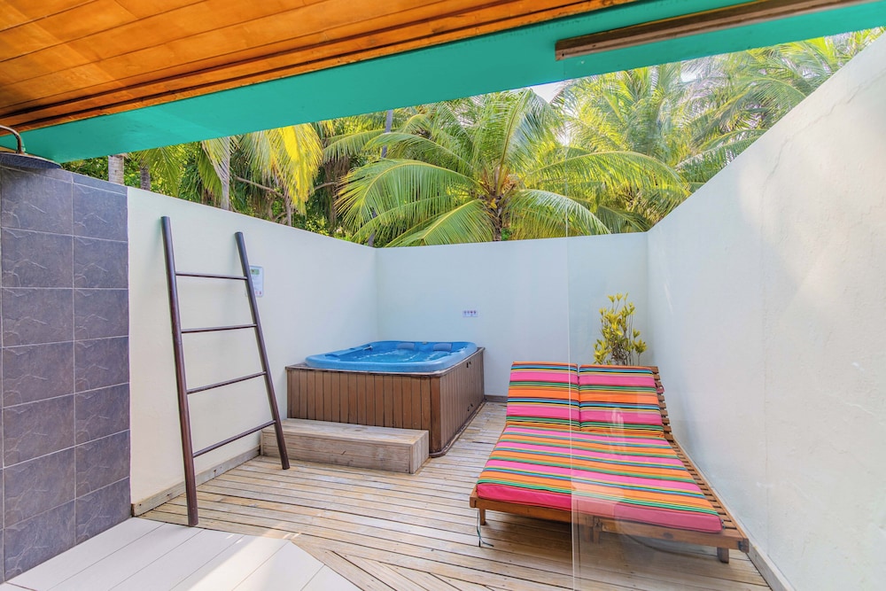 Water Front Villa - Photo 6