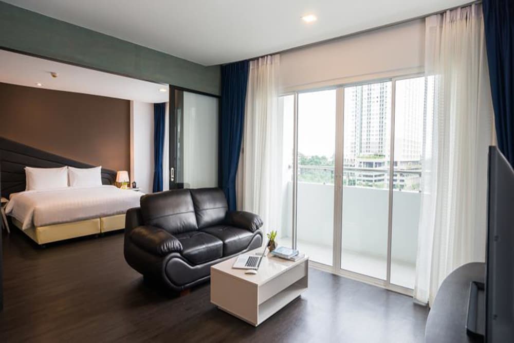 Suite with Spa Bathtub photo 1