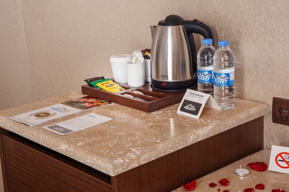 Deluxe Suite, Hot Tub, Lake View thumbnail 5