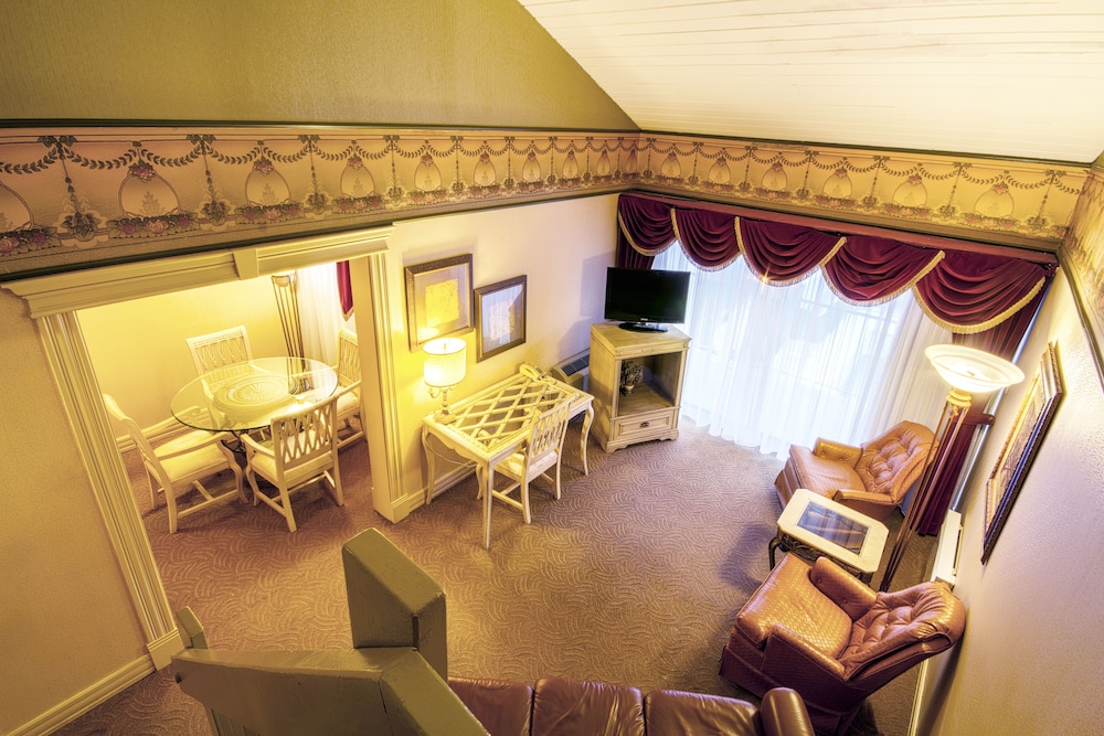 Mezzanine Suite With Double Whirlpool Bath photo 2