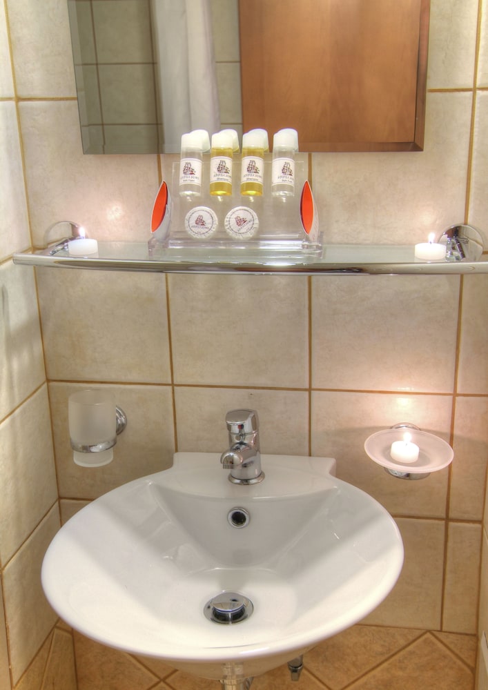 Double or Twin Room (Street View) - Photo 10