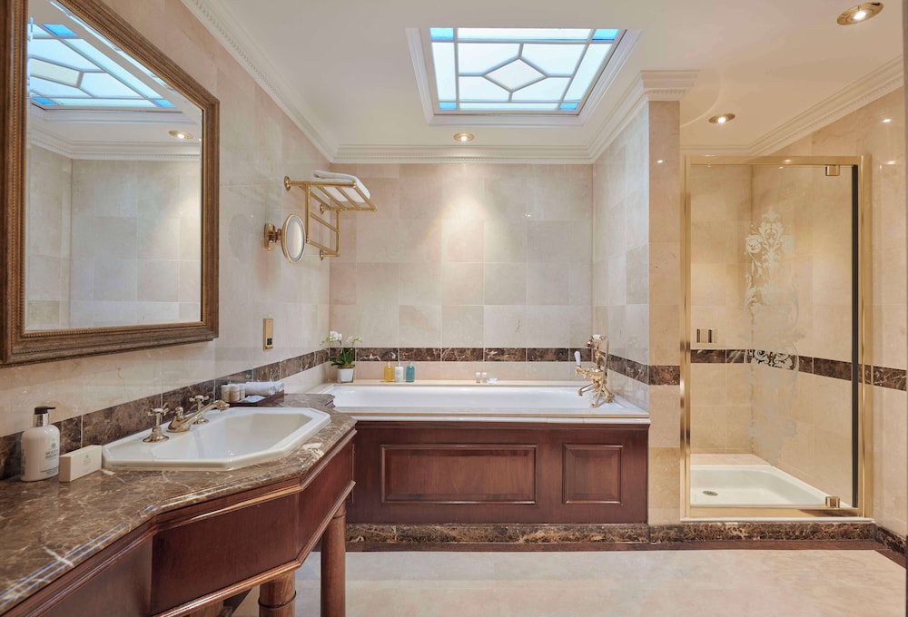 Presidential Suite - The Churchill Residence thumbnail 5