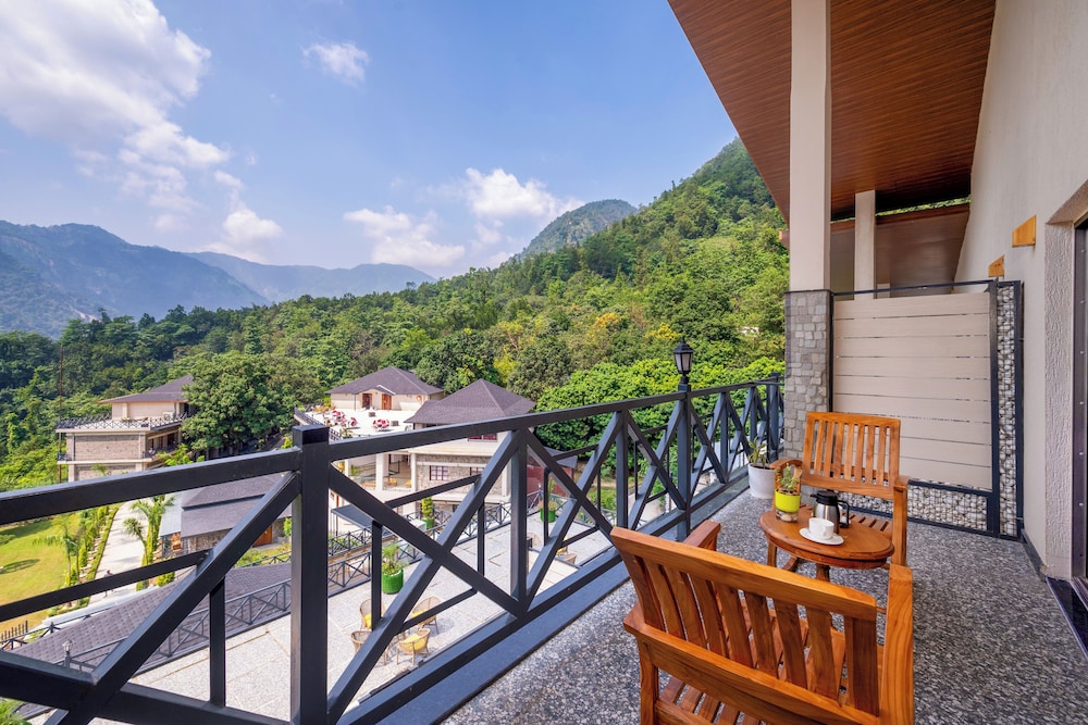Van Rekha (Luxury Forest Treeline Room with Private Balcony) photo 2