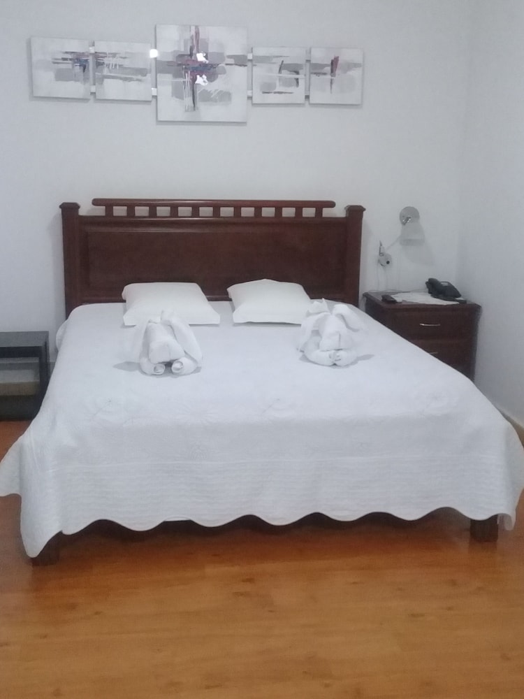 Family Room, 2 Bedrooms, Kitchen