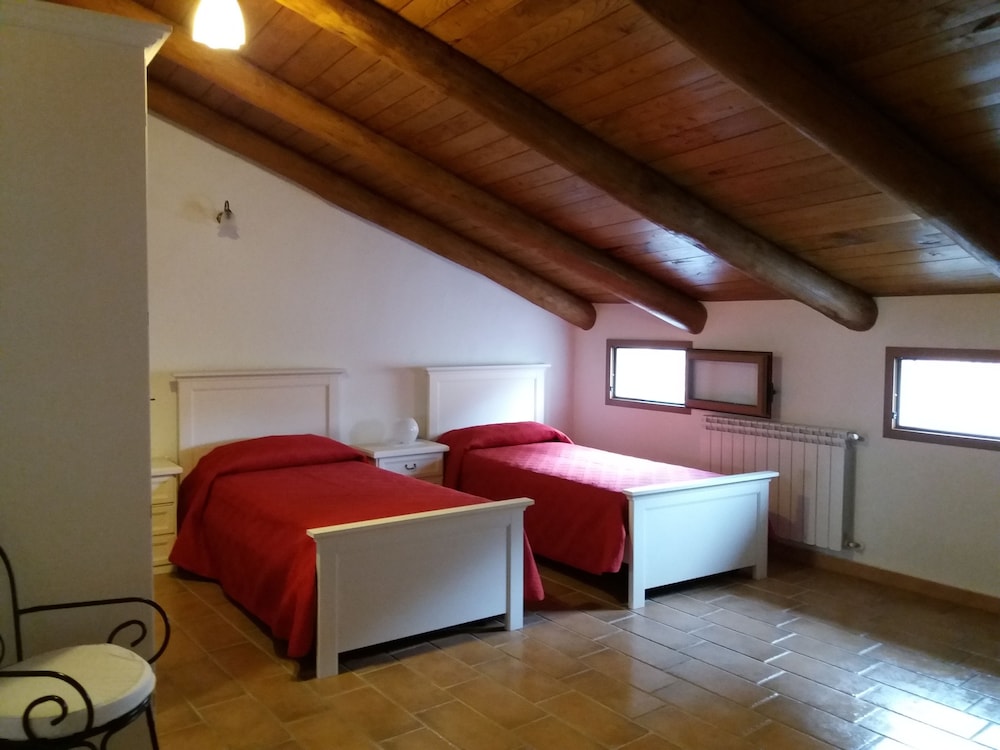 Twin Room - Photo 4