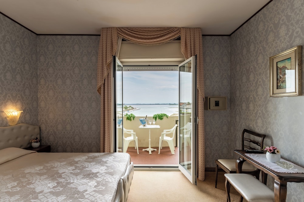 Panoramic Double or Twin Room photo 1