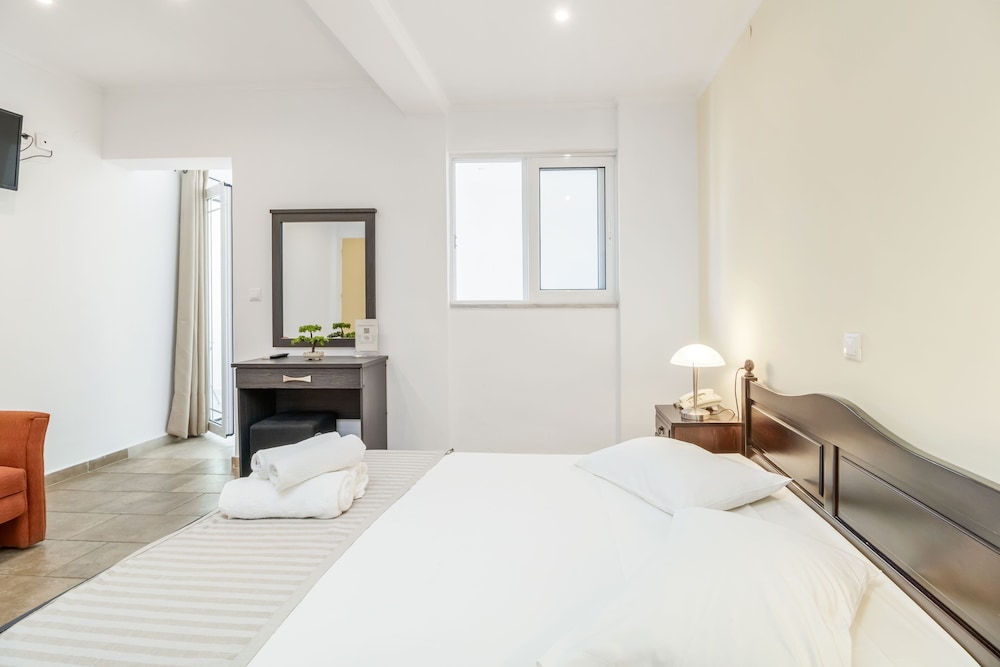 Basic Triple Room photo 1