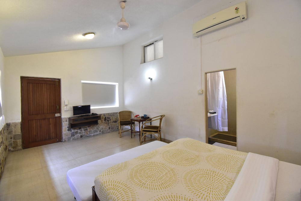 Standard Single Room - Photo 9