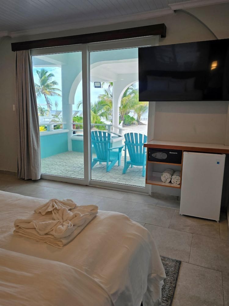 Romantic Beach Front Single Room photo 3