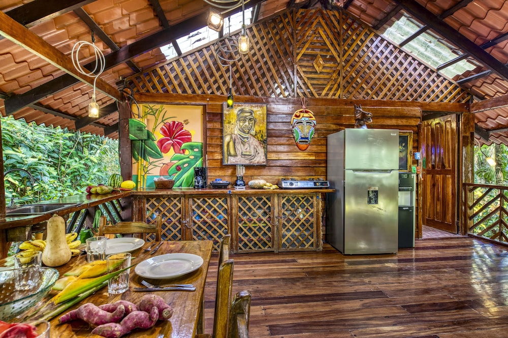 River Dream House, 3 Bedrooms, Full Kitchen photo 2