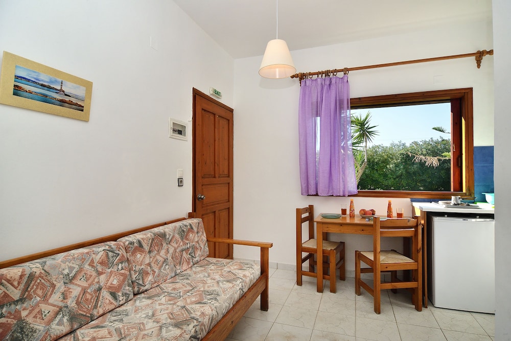 Basic Triple Room photo 3