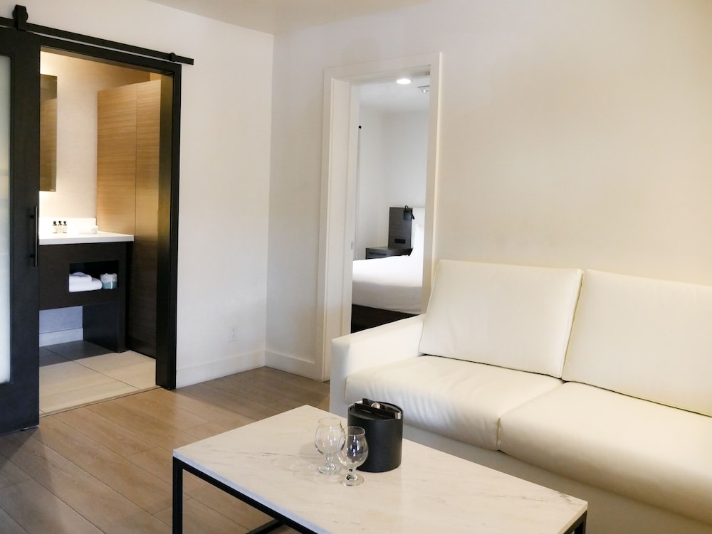 Junior Suite, 1 King Bed - Photo 3