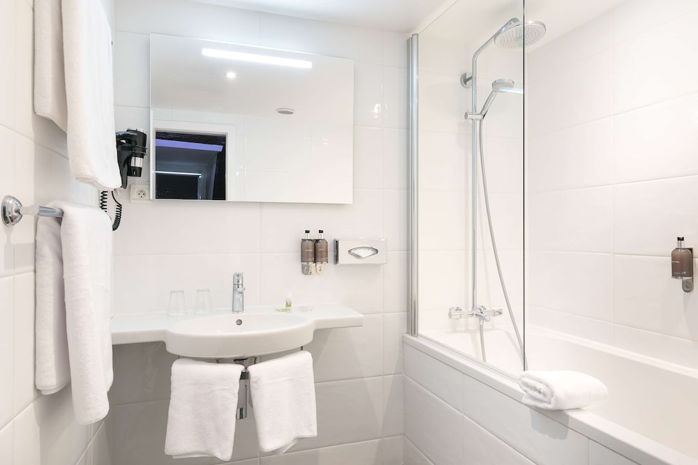 Deluxe Double Room thumbnail 6