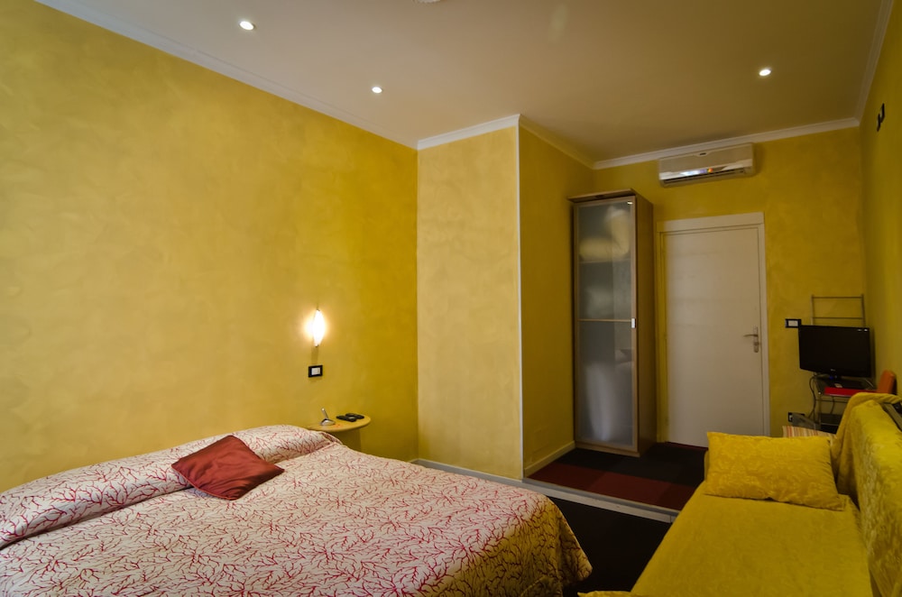 Triple Room - Photo 10