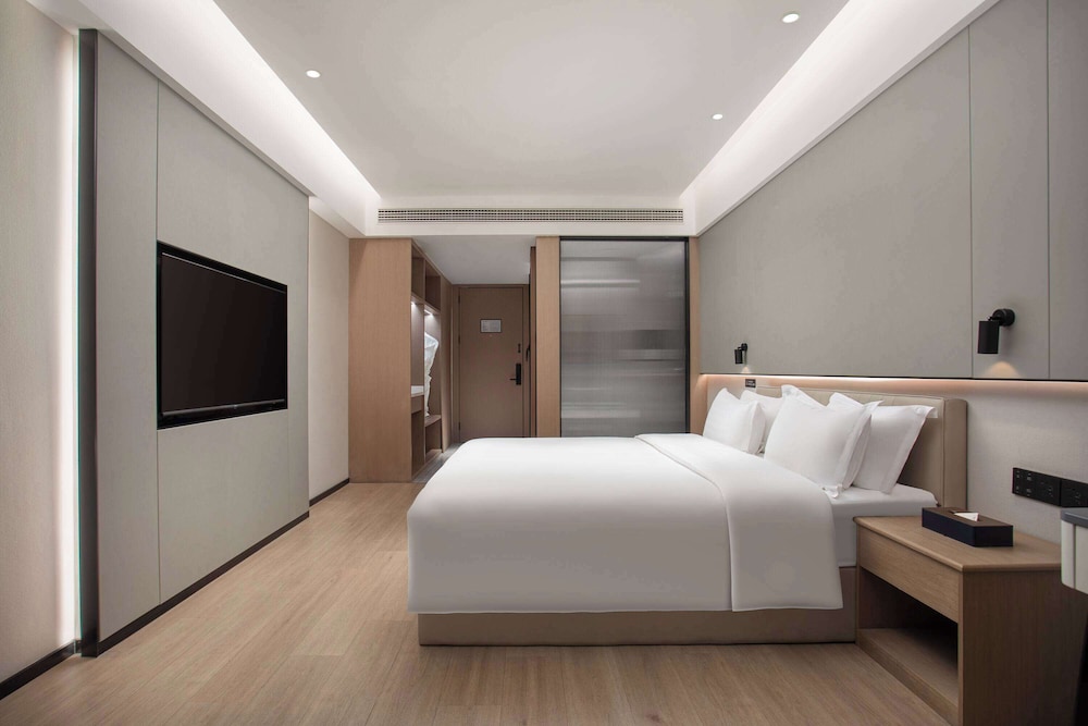Deluxe Room, 1 King Bed, Non Smoking