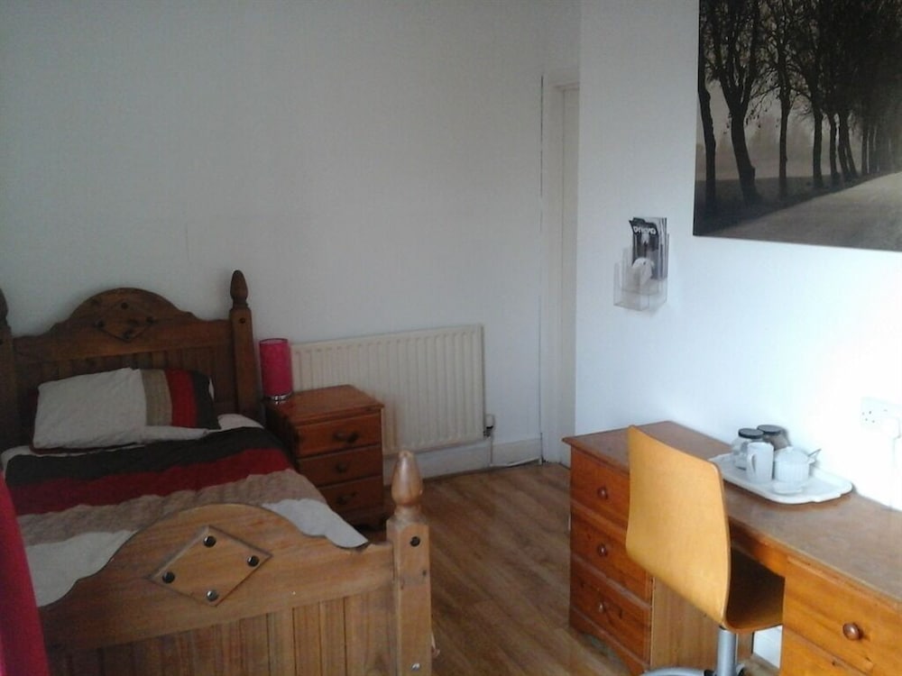 Single Room, Shared Bathroom photo 3