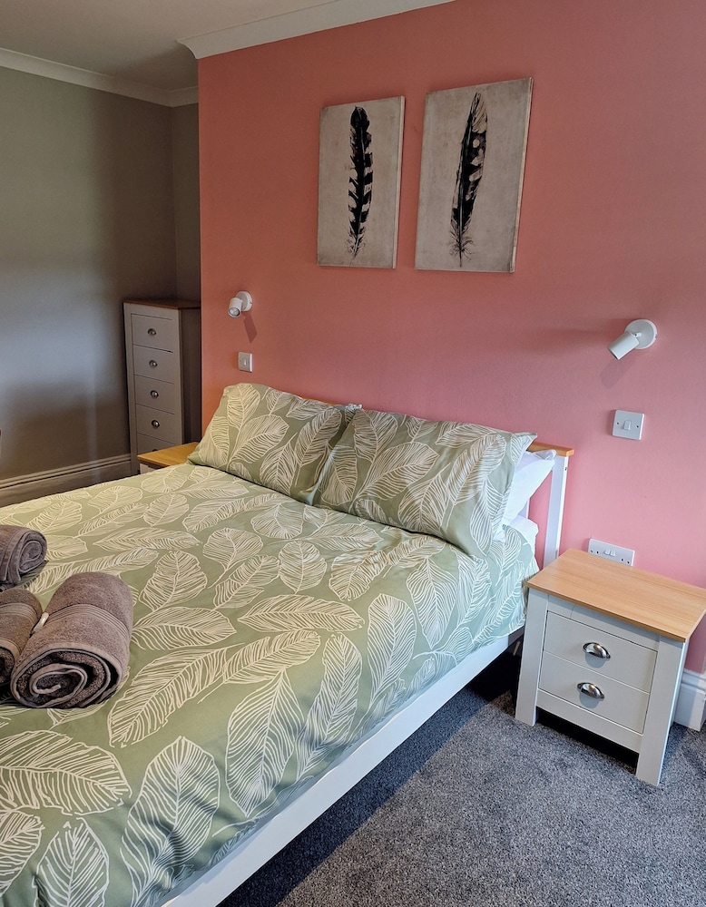 Room-comfortable Guest Room With a Bath, Photo 13