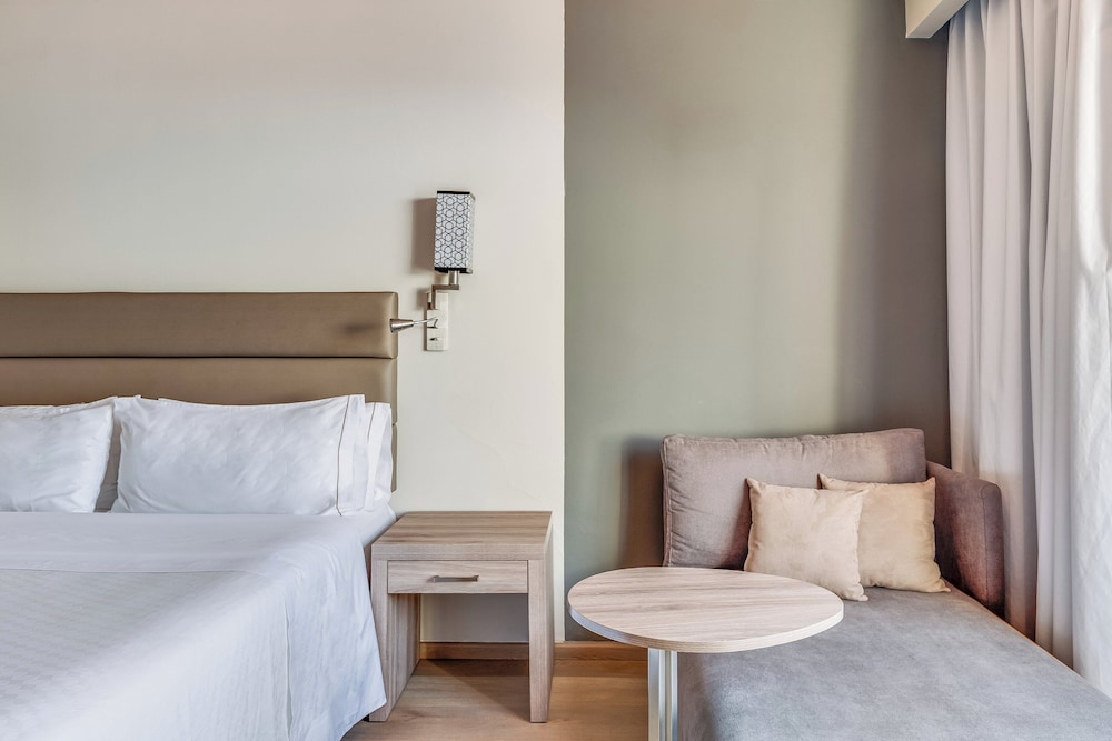 Superior Room, 1 King Bed - Photo 4