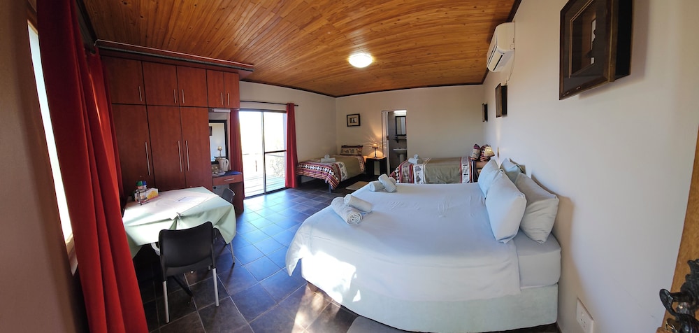 Classic Quadruple Room, Multiple Beds, Valley View photo 1