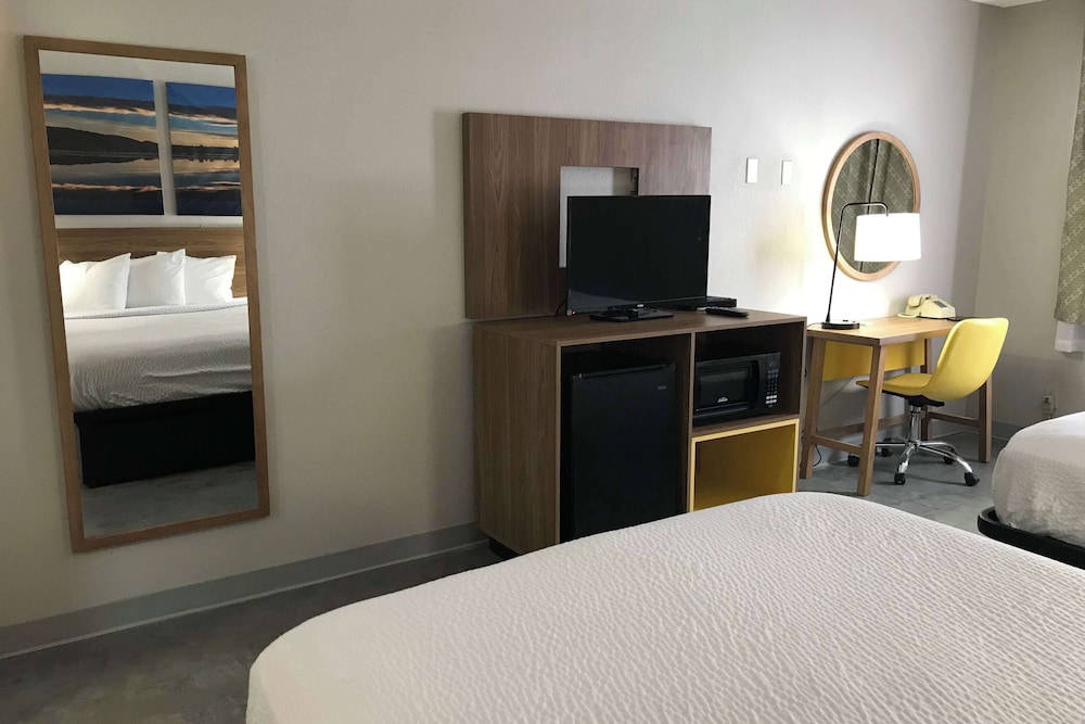 Room, 2 Queen Beds, Non Smoking - Photo 3