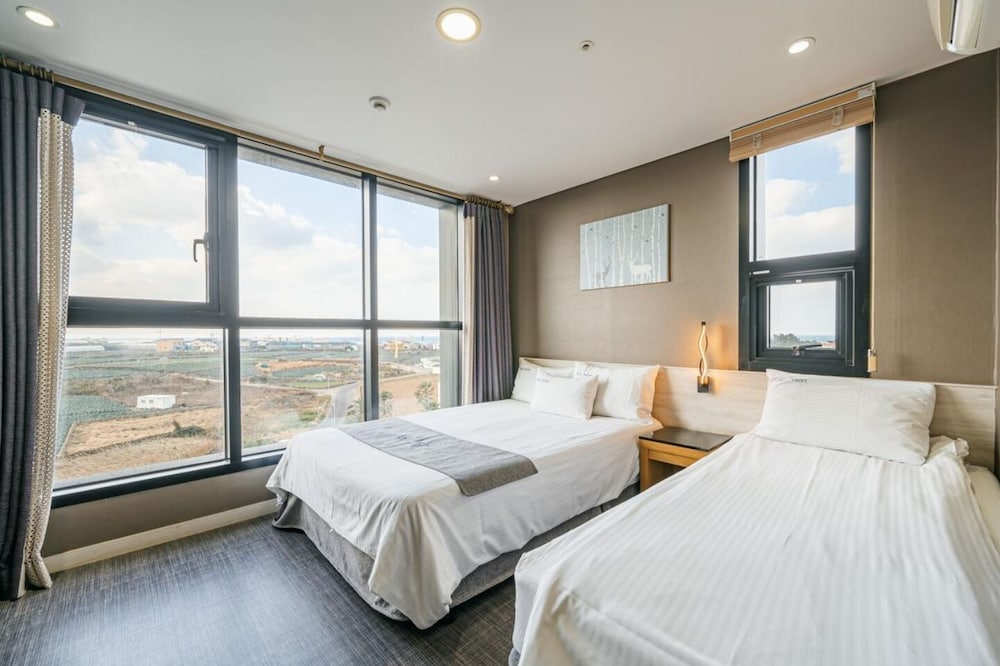 Deluxe Twin Room photo 2