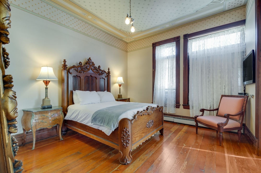 The Honeymoon Room