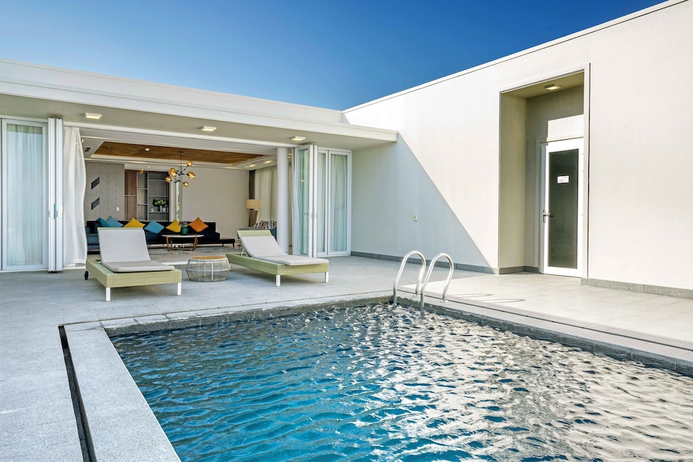 Villa, 4 Bedrooms, Beachfront photo 2