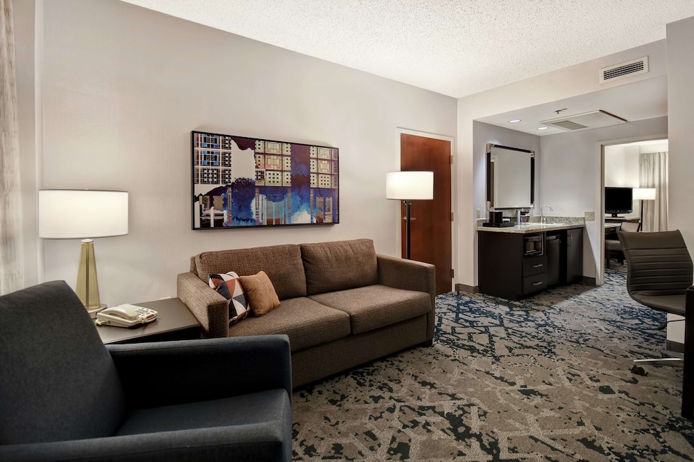 Suite, 1 King Bed, Accessible (Hearing) - Photo 3