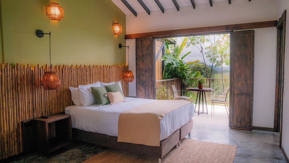 Deluxe Suite, Garden View