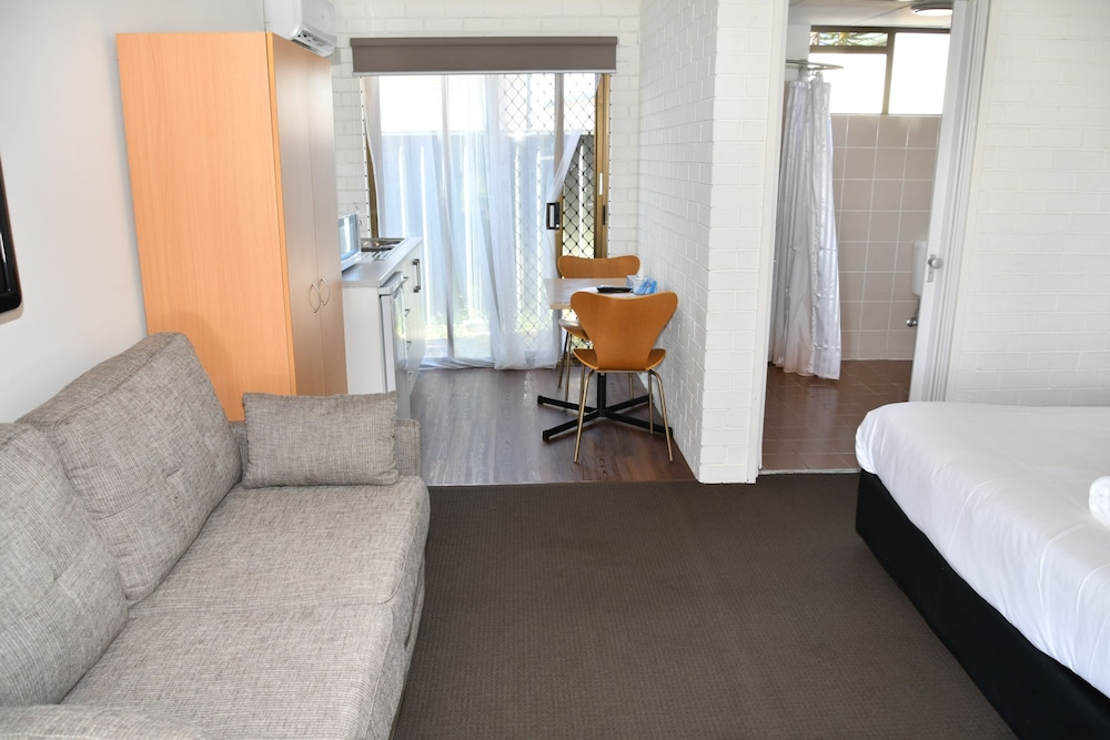 Lakeside Accessible Queen Single Room - Photo 4