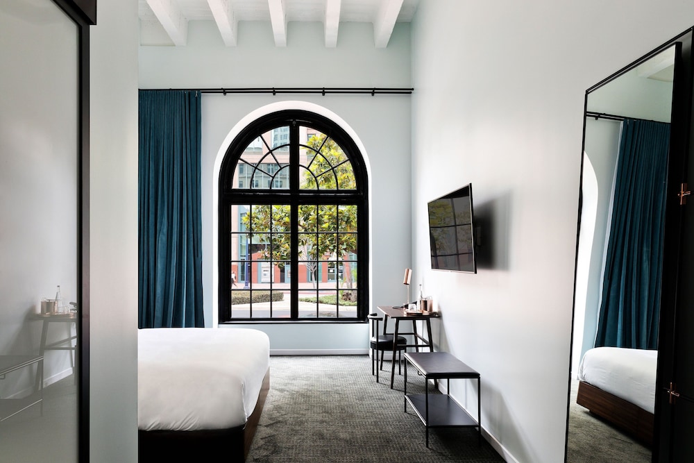 Guild City Level Loft, Larger Guest Room, 1 King, Street View - Photo 5