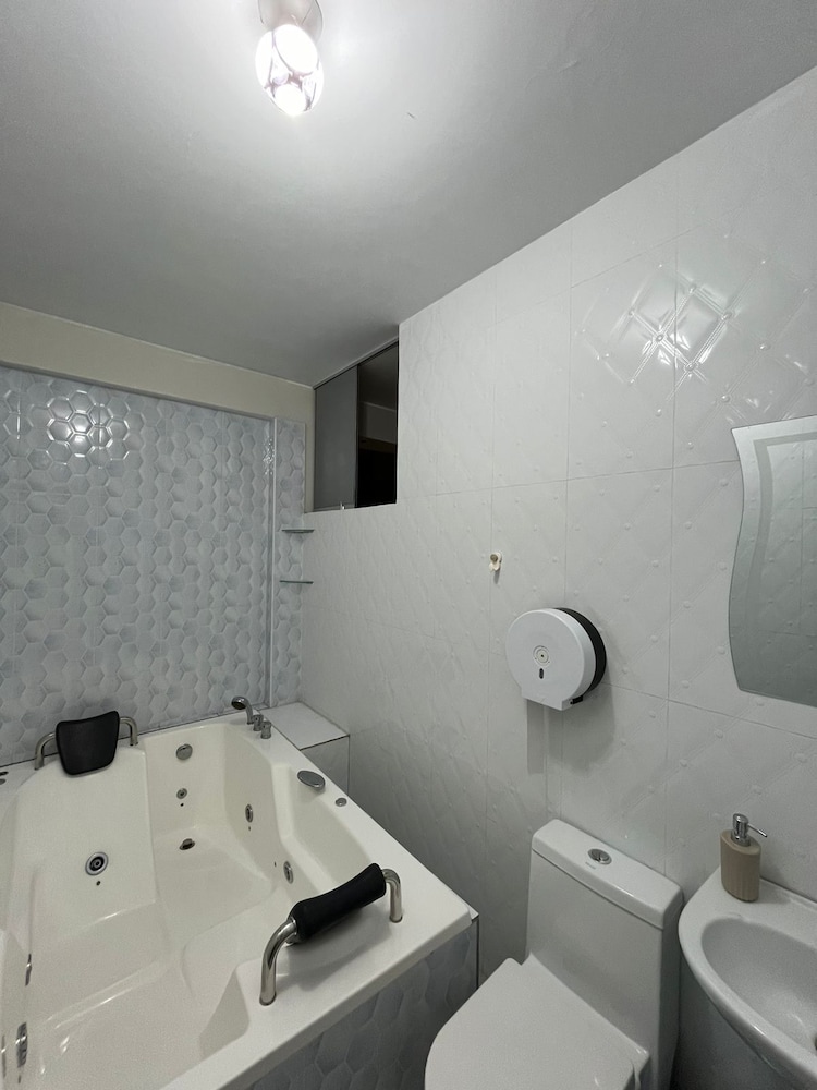 Honeymoon Room photo 2