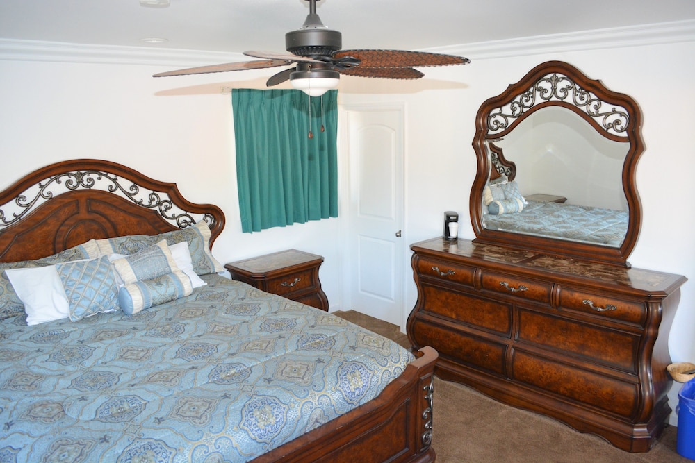 Suite, 1 King Bed, Jetted Tub photo 3