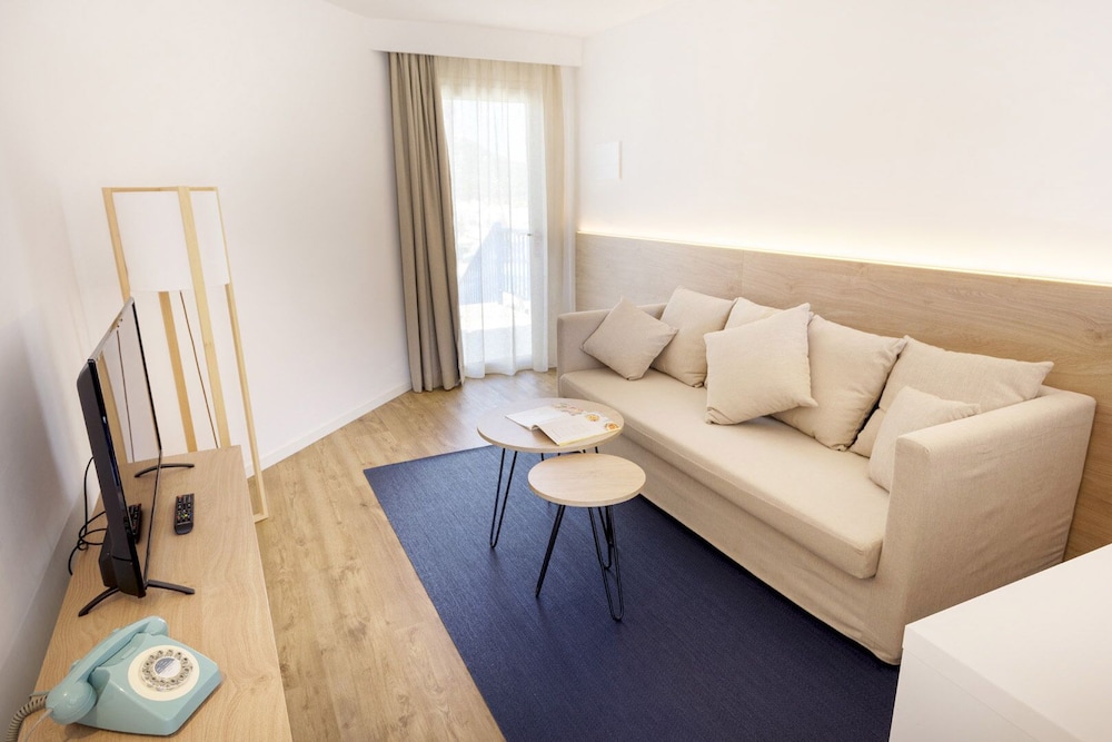 Junior Suite (1 Adult)