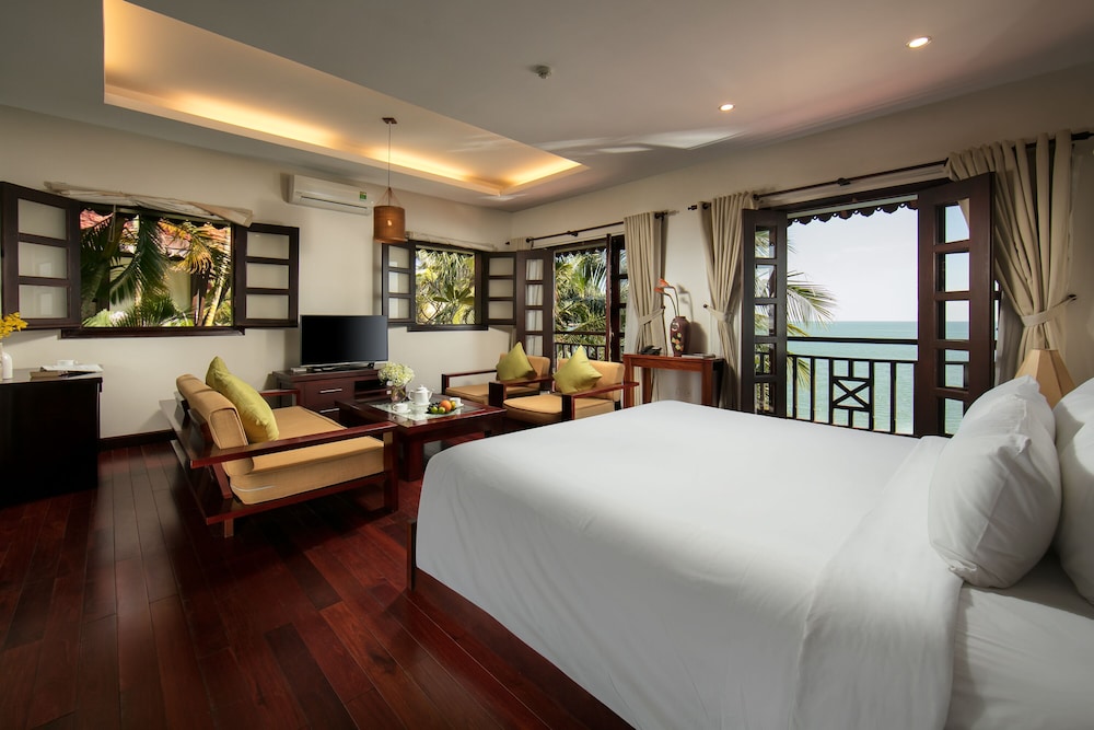 One Bedroom Beach Front Villa with Private Pool - Photo 17