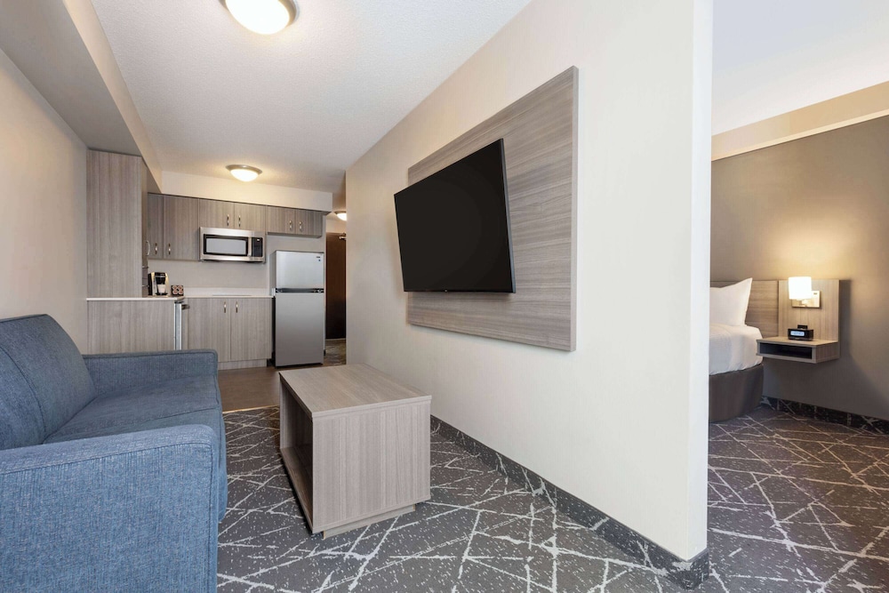 Suite, 1 Bedroom, Non Smoking (1 Queen Bed) photo 3