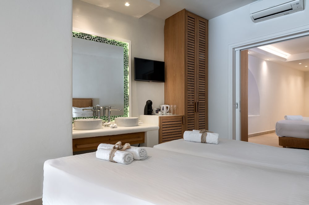 Myconian Grand Suite with Outdoor Sharing Pool, Sea View - Photo 8