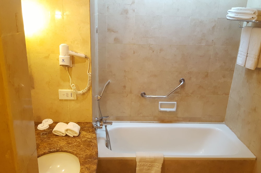 Deluxe Room - Photo 10