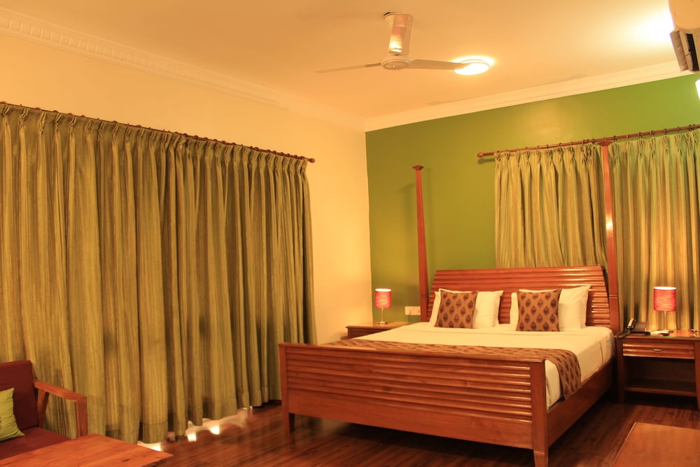 Executive Suite - Photo 3