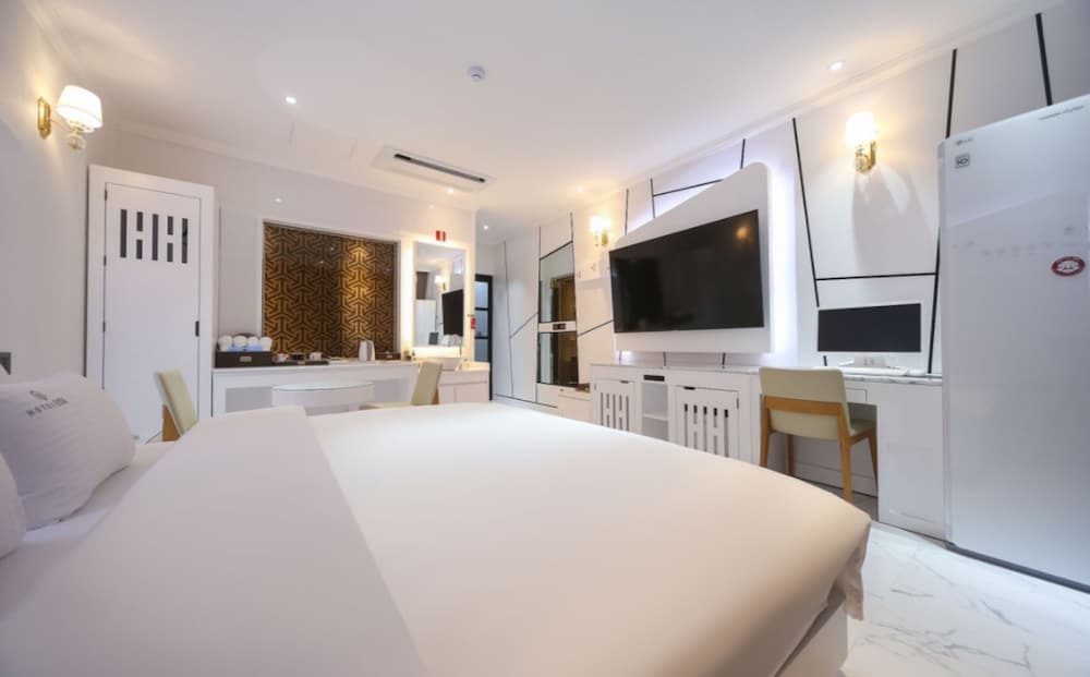 Deluxe Room - Photo 4