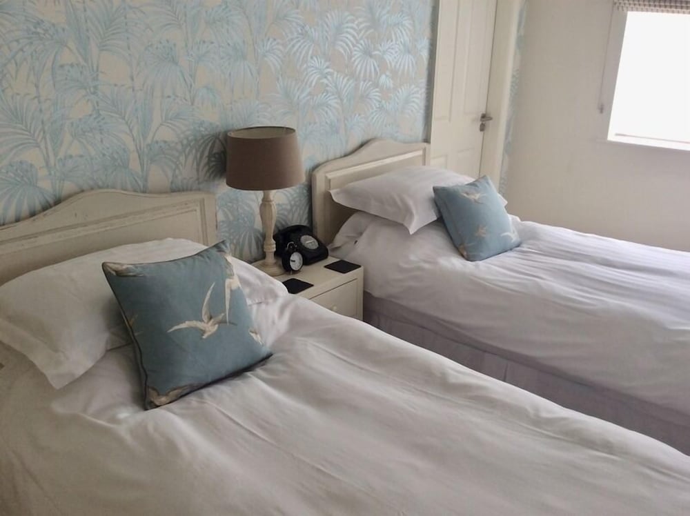 Double or Twin Room (Non Pet Friendly) photo 1