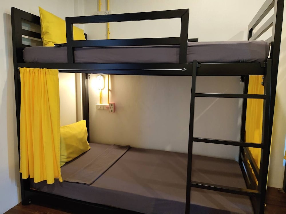 Bed in 6 Bed - Female Dormitory Room photo 2