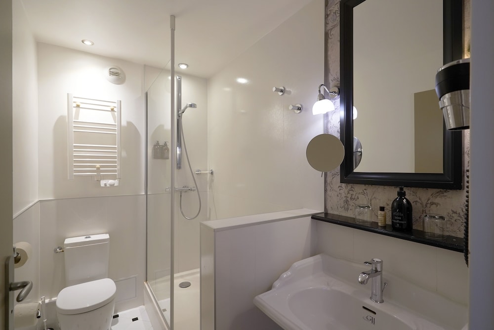 Superior Room, 1 Queen Bed, Balcony, City View (Larger Room) - Photo 2