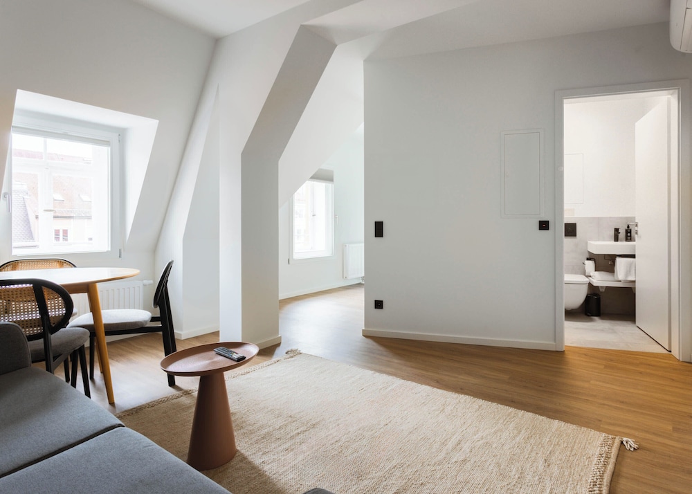 One-Bedroom Comfort Suite with sofa bed photo 2