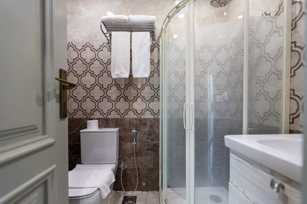 Superior Twin Room With Panoramic Pyramids View & Balcony - Photo 10