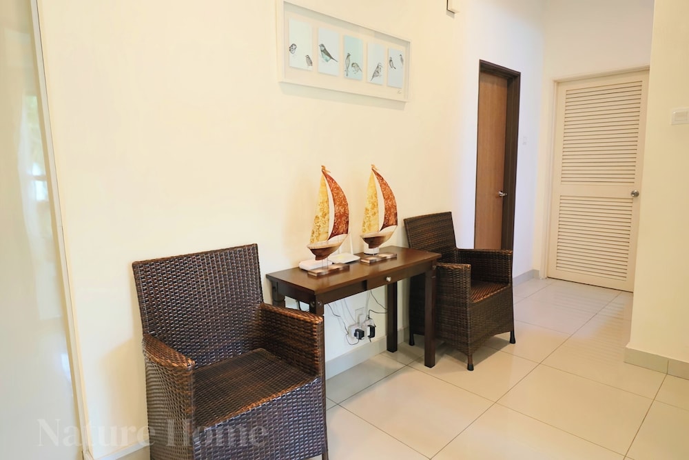 Comfort Villa, 4 Bedrooms, Beachfront - Photo 3