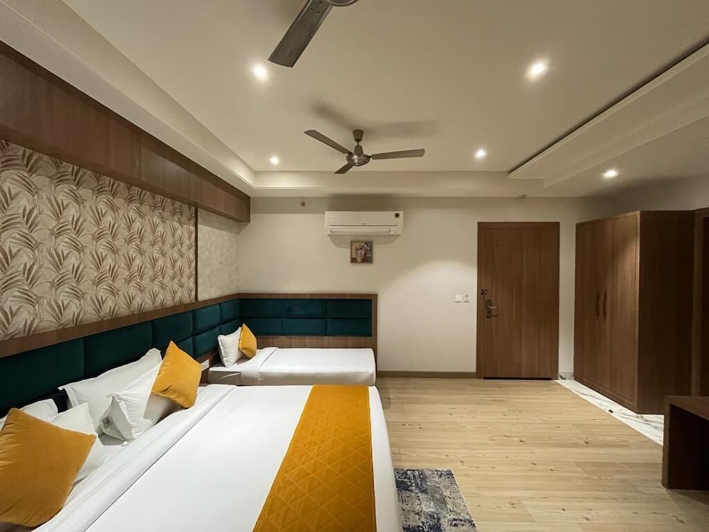 Luxury Triple Room photo 3