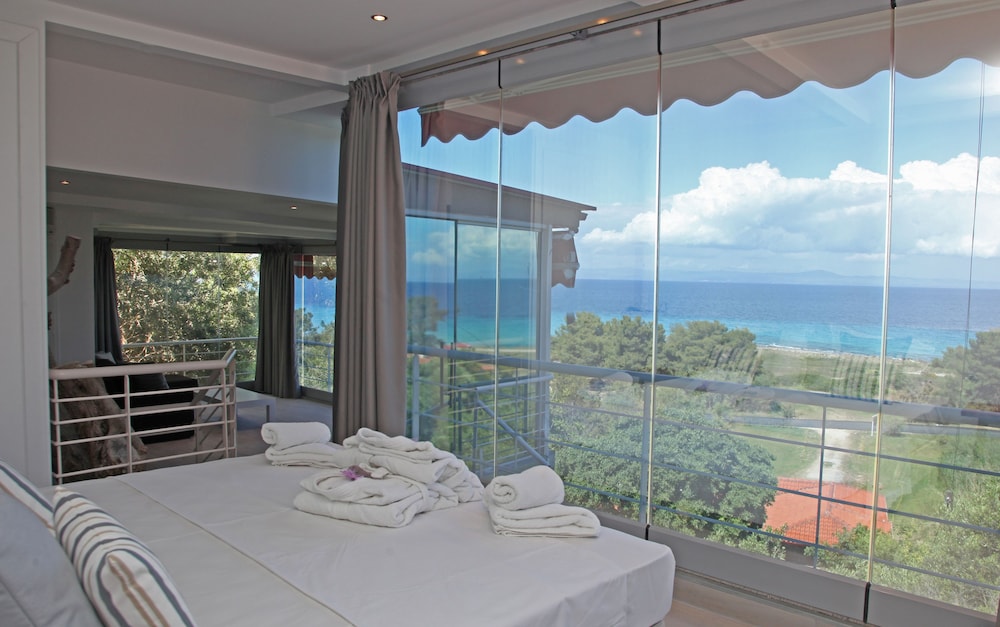 Honeymoon Suite photo 3