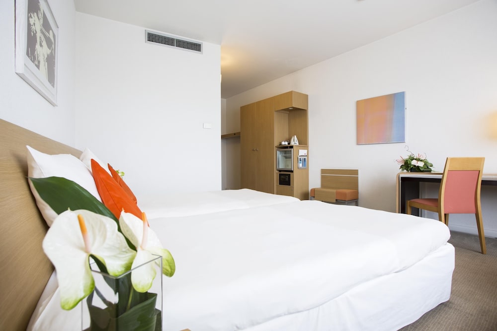 Superior Twin Room, 2 Queen Beds - Photo 2