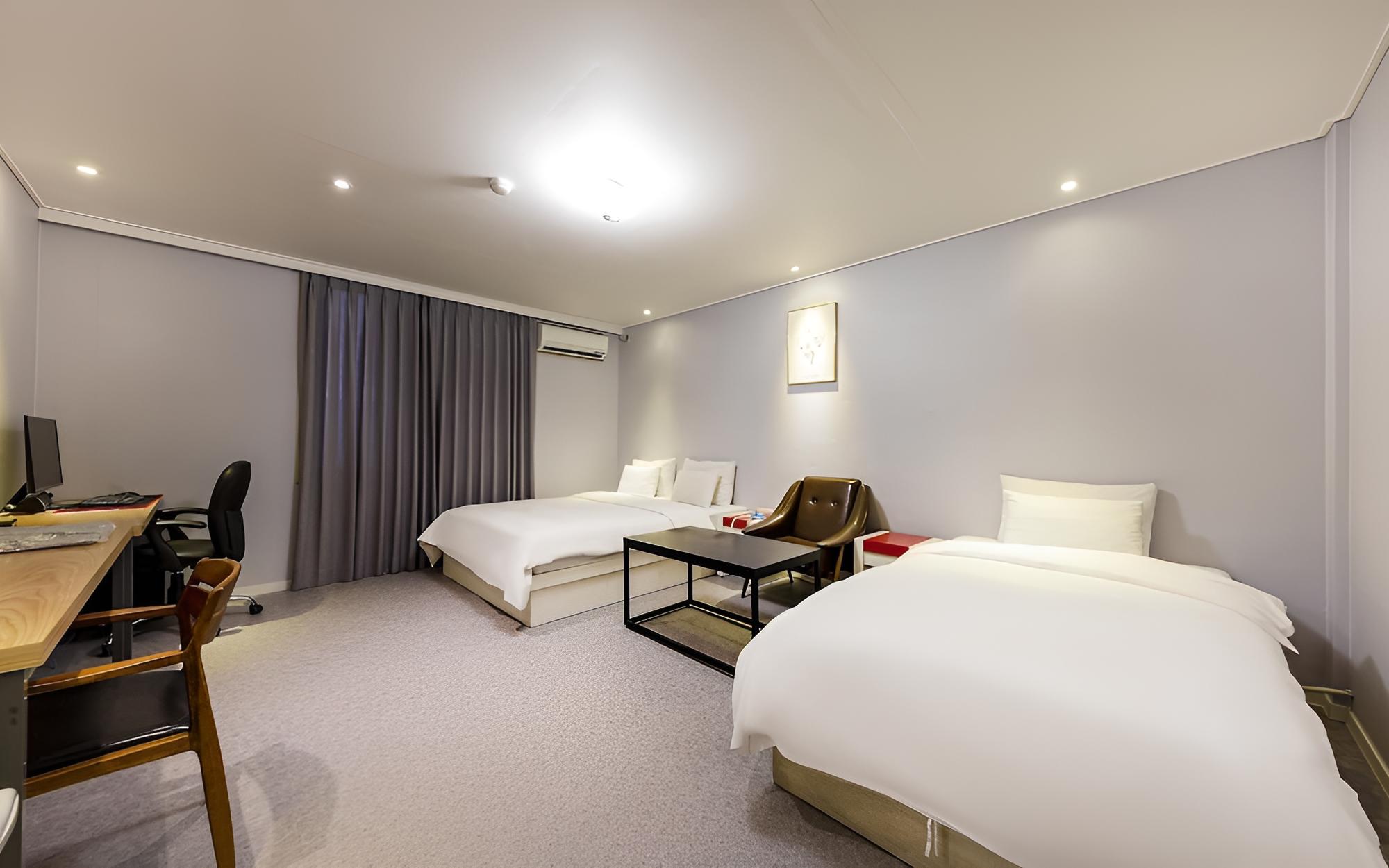 Room (Twin 1 PC (Netflix Available High Per) - Photo 1